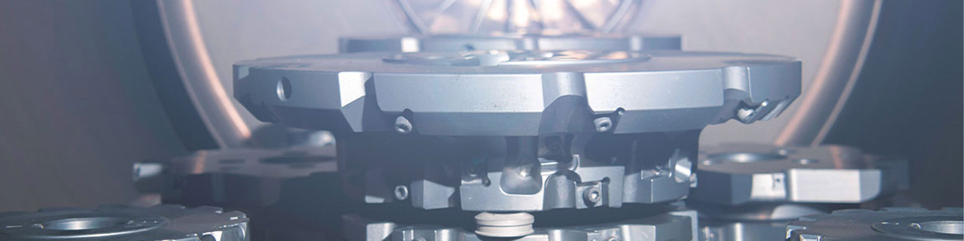 SWF Header Verfahrensseite Gasoxinitrieren Nahaufnahme gestapelte Bauteile